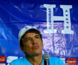 Jorge Luis Pinto, entrenador del equipo nacional hondureño en conferencia.