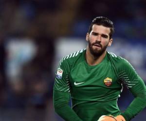 El portero brasileño Alisson Becker tiene 26 años de edad. (AFP)