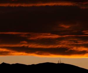 El solsticio de invierno ocurre cuando el Polo Norte de la Tierra está inclinado más lejos del Sol.