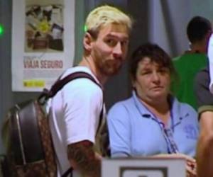 Leo Messi a su llegada al aeropuerto en Argentina (Foto: Redes)