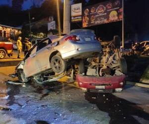 Wilson Bonilla fue a impactar con otro automotor que se desplazaba por la zona. Producto de la colisión, los dos ocupantes del vehículo rojo resultaron heridos.