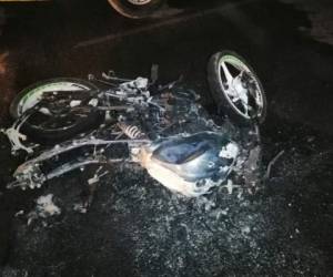 De esta manera quedó la motocicleta en la que se conducía el joven fallecido en Choluteca.