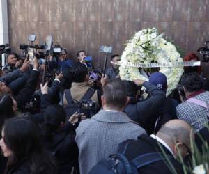 La familia, amigos y admiradores de Silvia Pinal se reunieron para despedir a la gran diva del cine mexicano en un emotivo funeral que celebró su vida y su legado artístico.