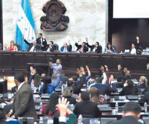 Cúpulas políticas estaría negociando en un solo paquete la elección del TSC y los demás nombramientos y señalan que no cederán espacios a Libre en las instituciones.