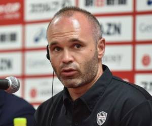 El futbolista español Andrés Iniesta se enfrentará a sus excompañeros del FC Barcelona en duelo amistoso con el Vissel Kobe. (AFP)