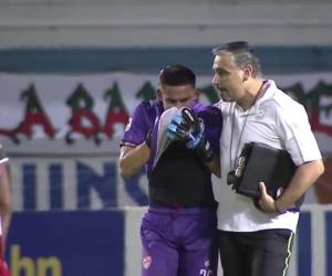 Juan Obelar consolado a joven portero de Real Sociedad que termino llorando por recibir cinco goles en su debut.