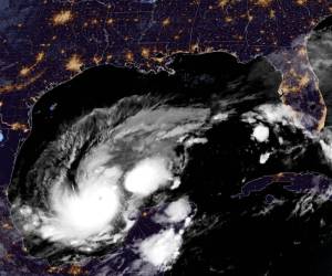 Milton tocará tierra esta noche como un huracán “potencialmente mortal” por las tormentas, fuertes vientos e inundaciones que generará.