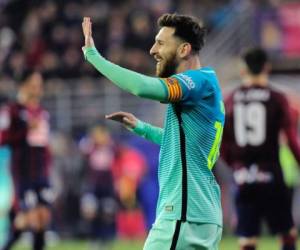 La renovación del ídolo argentino del FC Barcelona Lionel Messi va por buen camino aseguró el dsecretario técnico del equipo Robert Fernández. Foto AFP