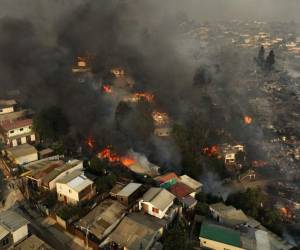 Los incendios no dan tregua en Chile; hay más de 110 muertos.
