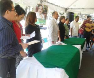 Familares, amigos y correligionarios de Alfredo Landaverde participaron en el homenaje.