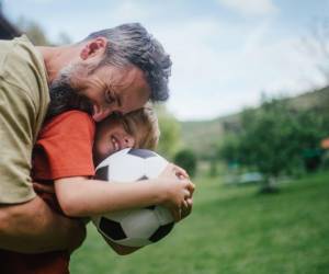 Es una forma de ser eternos. Transmitir nuestros genes indeleblemente nos hace trascender. Es una de las razones inexplicables y naturales para existir.