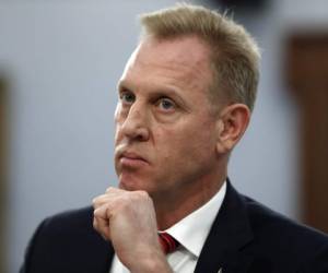 El secretario interino de Defensa Patrick Shanahan escucha durante una audiencia con la subcomisión de asignaciones de la Cámara de Representantes en el Capitolio, el miércoles 1 de mayo de 2019, en Washington. (AP Foto/Jacquelyn Martin).