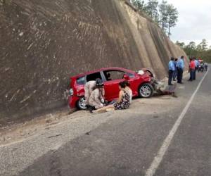 La parte frontal del automotor quedó completamente aplastada.