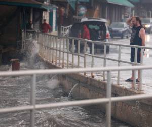 A las 5:00 pm, hora local, la tormenta se ubicaba unos 190 km al oeste de <b>Tampa.</b>