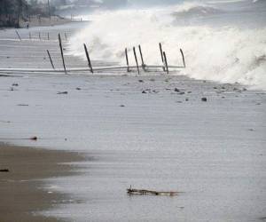 En junio de este año, las marejadas provocaron daños en viviendas y negocios en el municipio de Marcovia de la zona sur de Honduras, foto: El Heraldo.