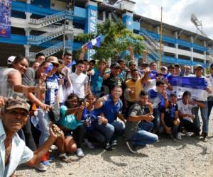 Los aficionados hondureños llegaron al Olímpico con ilusión de poder ver un triunfo del equipo nacional.