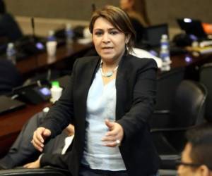 Marlene Alvarenga se queja de que Nasralla está sacando ventaja con el proceso de recolección de firmas en el Pac.