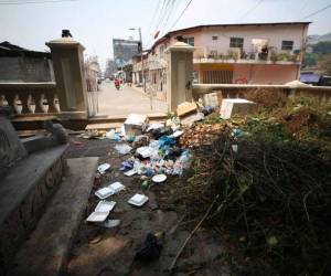 El parque La Concordia, uno de los lugares más antigüos de la capital, también presenta basura acumulada.