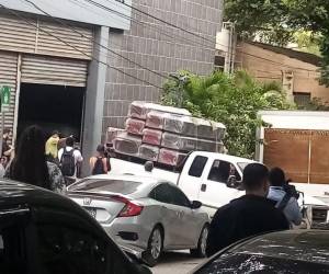 Hasta la morgue llegaron varios ataúdes que regalaron las autoridades de la Alcaldía Municipal.