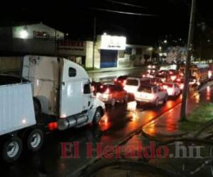 El congestionamiento es en el carril que conduce hacia el sur de la capital. Foto: EL HERALDO.