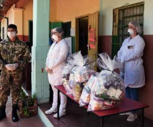 Centenares de capitalinos tratan de eludir los controles para realizar los tradicionales viajes. Fotos AFP