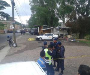 Elementos de la Policía Nacional llegaron al lugar de la masacre.