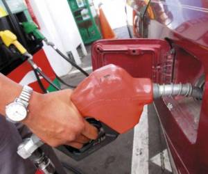 El aumento en los precios de los combustibles se debe a las variaciones del mercado internacional.