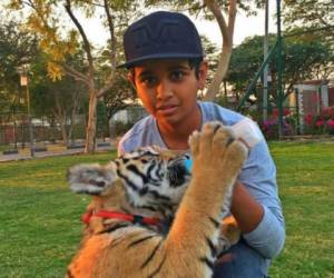 Además de posar con sus mascotras (tigres blancos y de bengala) Rashed Saif Belhasa alucina a los famosos. Foto: Instagram