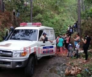 Autoridades llegaron hasta la zona del hallazgo para realizar el respectivo levantamiento del cadáver.