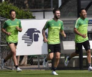 Los delanteros mexicanos pasan por un momento brillante y este jueves la afición local quiere gritar muchos goles (Foto: Agencia AFP)