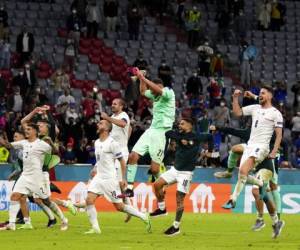 Los jugadores de Italia celebran la victoria 2-1 ante Bélgica en las semifinales de la Euro 2020, el viernes 2 de julio de 2021, en Múnich. Foto:AP