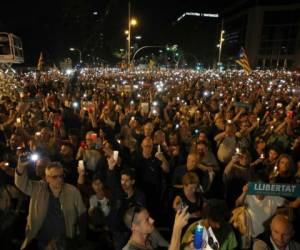 El Tribunal Constitucional de España sentenció este martes que el referendo independentista de Cataluña fue anticonstitucional a lo que los catalanes juran resistir. Foto: AP