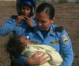 La pequeña fue llevada a un hospital de la zona para recibir atención especializada.