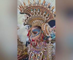 La hondureña Yariela García brilló en una de sus primeras presentaciones del certamen Miss Grand International, con su impresionante traje nacional, una obra que refleja la rica herencia cultural del país.