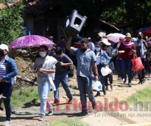 Nicaragüenses cruzan la frontera para vacunarse en Honduras. Foto: Emilio Flores/El Heraldo