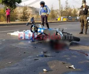 La víctima era guardia de seguridad y se dirigía hacia su trabajo al sufrir el accidente. Fotos: Estalin Irías/El Heraldo.