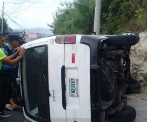 El accidente dejó inhabilitado un lado del carril por algunos minutos, pero luego fue despejado.