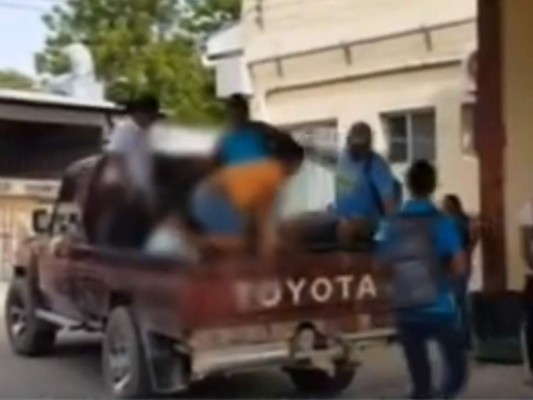 Los menores fueron llevados al Hospital de San Lorenzo, donde atienden sus heridas.