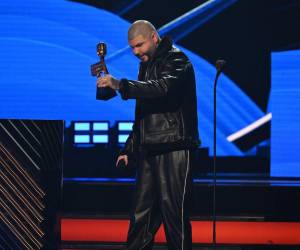 Farruko fue el único de los tres artistas que más premios se llevaron en asistir a la entrega de premios.