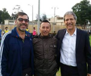 Gilberto Arenas a la izquierda junto a Carlos Restrepo y su asistente en un entreno de las básicas de la Selección Colombia.