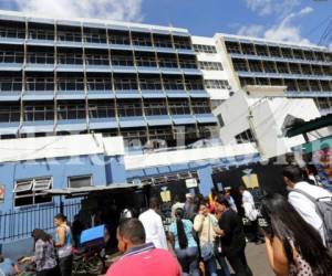 Cuerpos de socorro del país trasladaron el domigo un total de 38 personas que resultaron heridas hasta el Hospital Escuela Universitario. Foto David Romero