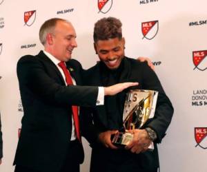 Con lágrimas en los ojos, el venezolano recibió el miércoles el premio del Jugador Más Valioso de la MLS tras una temporada en la que trituró el récord goleador de una temporada y llevó a Atlanta United al partido por el campeonato. FOTO AP