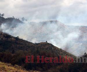 El voraz incendio alcanzó parte de Santa Lucía.