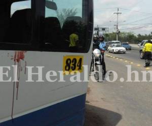 El pasajero de una unidad de transporte de la ruta Ulloa-UNAH resultó herido esta mañana tras ser víctima de un asalto.