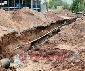 EL HERALDO intentó comunicarse con autoridades del SANAA para conocer si podrían multar a la constructora que por segunda ocasión dañó las tuberías, pero al cierre de esta edición no obtuvo respuesta.