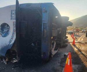 Volcamiento de bus que transportaba migrantes deja 17 muertos en el sur de México