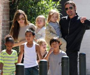 Los seis hijos de Angelina Jolie y Brad Pitt enfrentan uno de los momentos más inestables de sus vidas, con el anunciado divorcio de sus famosos padres aún se debate quién tendrá la custodia de los menores y cuánto tiempo pasarán en medio de líos legales.