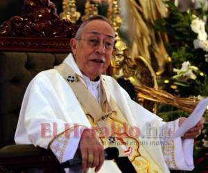 Óscar Andrés Rodríguez retornó a la iglesia tras su recuperación del virus y dirigió la Misa Crismal. Ahí pidió oración por los enfermos y sacerdotes. Foto Jonhy Magallanes| EL HERALDO