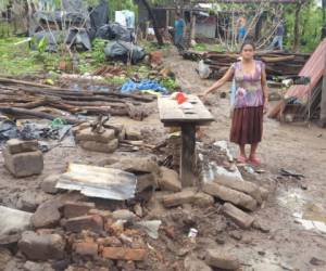 Una vivienda colapsó en Santa Ana de Yusguare.