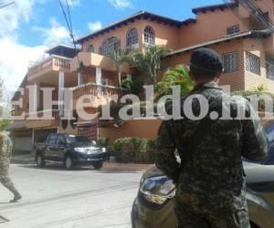 Así permanece militarizada la residencia de Bonilla, tras ser declarado bajo arresto domiciliario (Foto: Mario Urrutia)